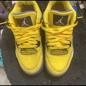 Yellow jordan 4s size 7